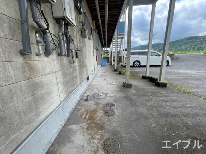 物件外観写真3　(エントランス部分)