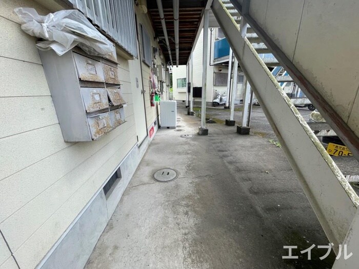 物件外観写真4　(エントランス部分)