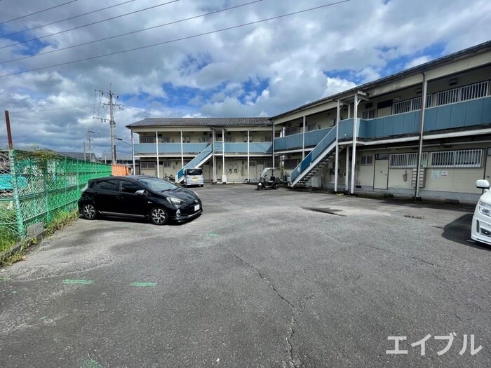 物件外観写真5　(駐車場)