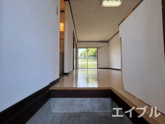 物件内観写真10　(玄関)