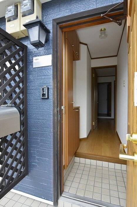 物件内観写真6　(玄関)