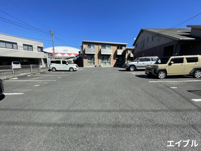 物件外観写真3　(駐車場)