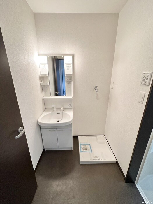 物件内観写真15　(洗濯機置場)