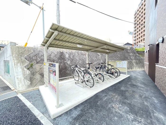 物件外観写真4　(駐輪場)