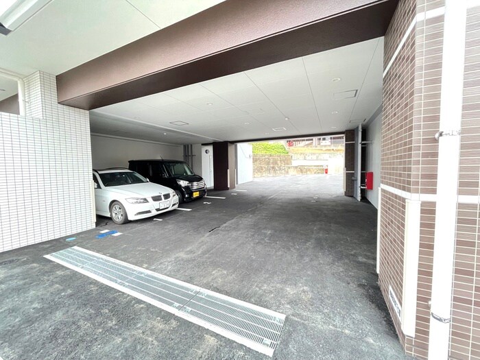 物件外観写真5　(駐車場)