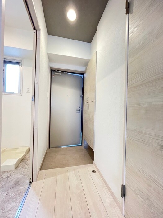 物件内観写真13　(玄関)