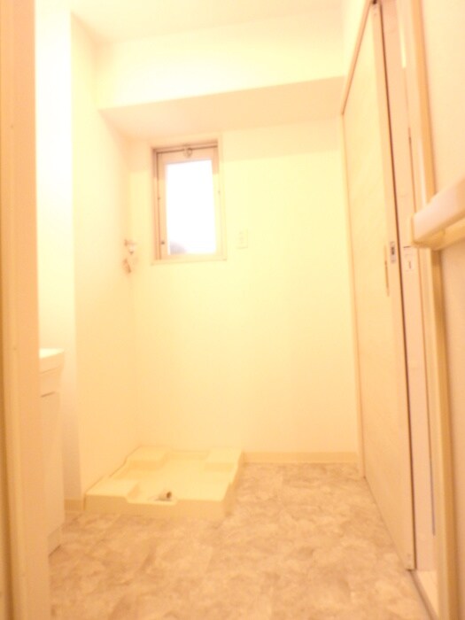 物件内観写真18　(洗濯機置場)