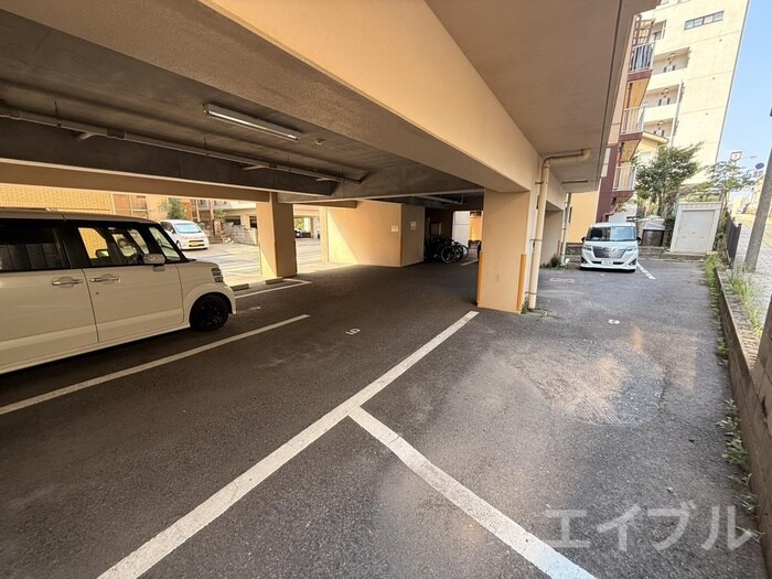 物件外観写真4　(駐車場)