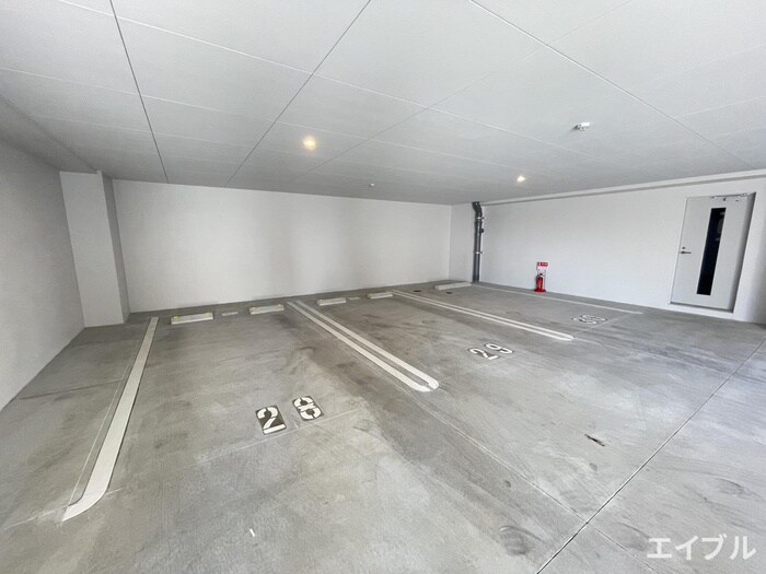 物件外観写真3　(駐車場)