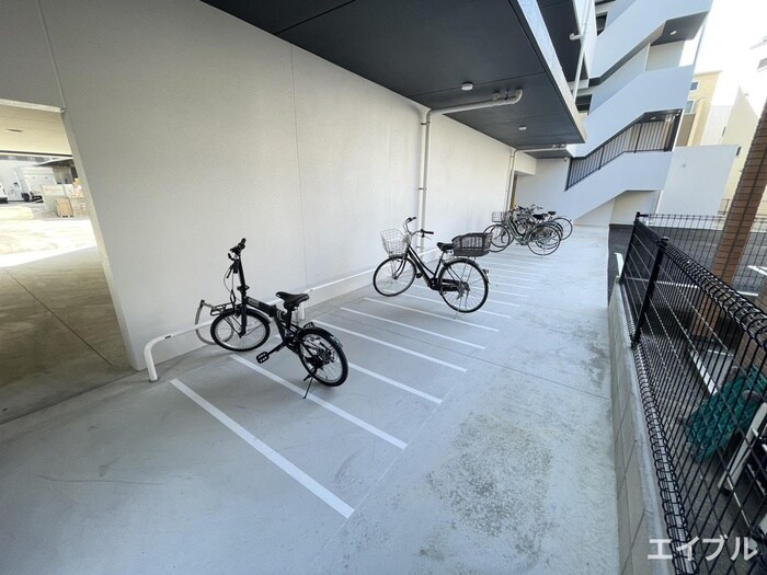 物件外観写真4　(駐輪場)