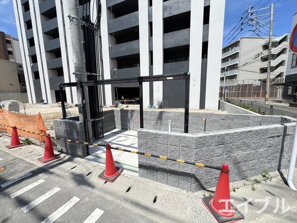 建築中