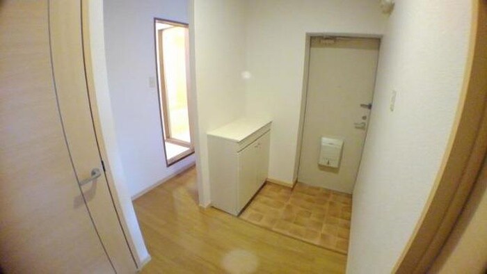 物件内観写真9　(玄関)