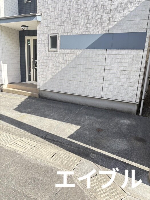物件外観写真2　(駐車場)