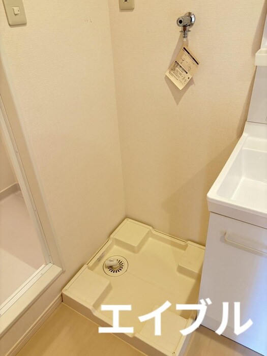 物件内観写真16　(洗濯機置場)