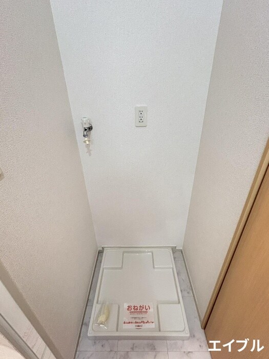 物件内観写真13　(洗濯機置場)