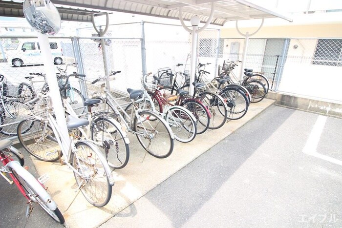 物件外観写真4　(駐輪場)