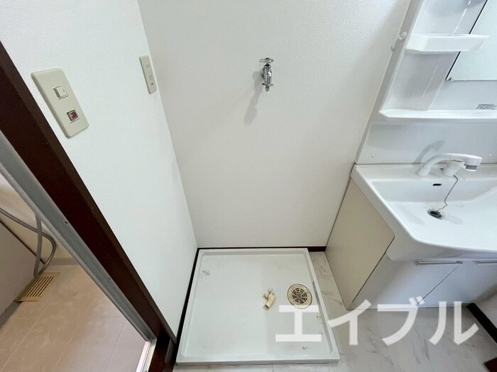 物件内観写真12　(洗濯機置場)