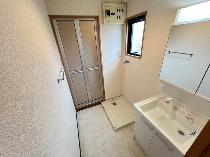 物件内観写真11　(洗面)