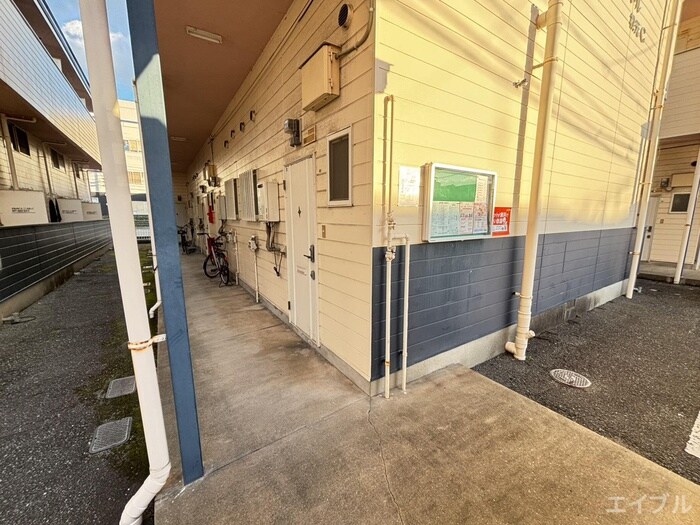 物件外観写真3　(エントランス部分)