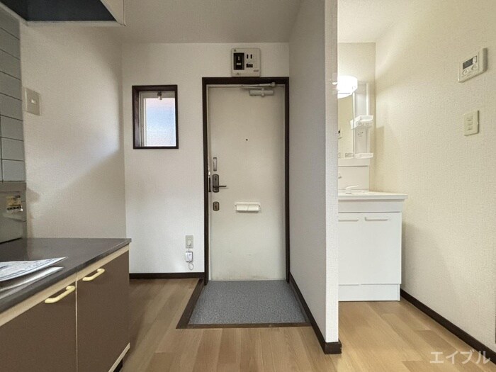 物件内観写真15　(玄関)