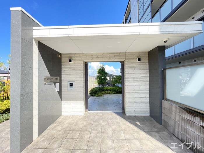 物件外観写真3　(エントランス部分)