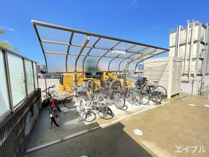 物件外観写真5　(駐輪場)