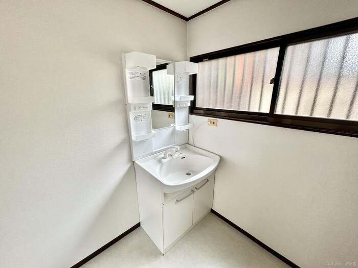 物件内観写真5　(洗面)