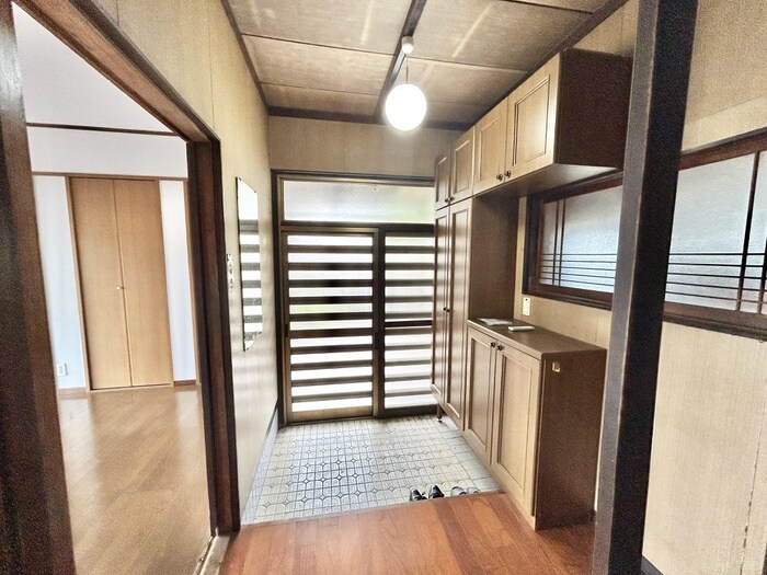 物件内観写真8　(玄関)