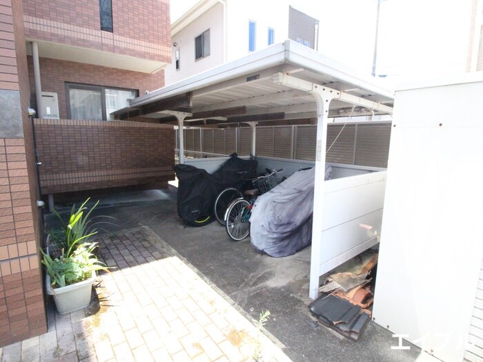 物件外観写真4　(駐輪場)