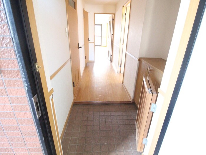 物件内観写真13　(玄関)