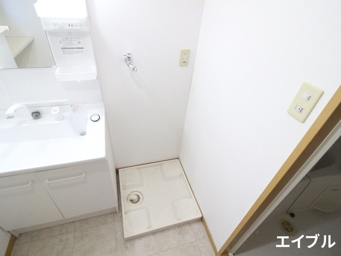 物件内観写真15　(洗濯機置場)