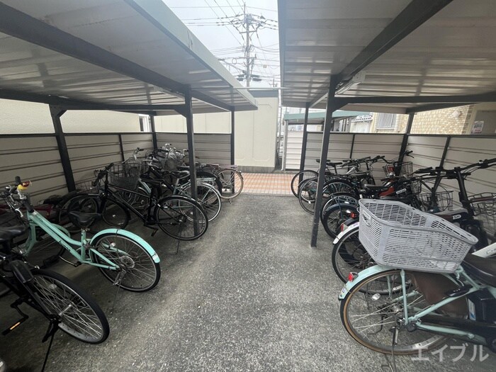 物件外観写真5　(駐輪場)