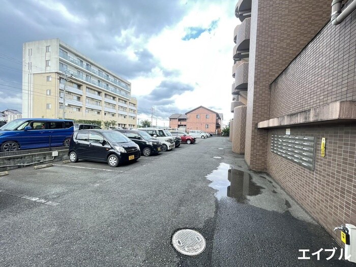 物件外観写真3　(駐車場)