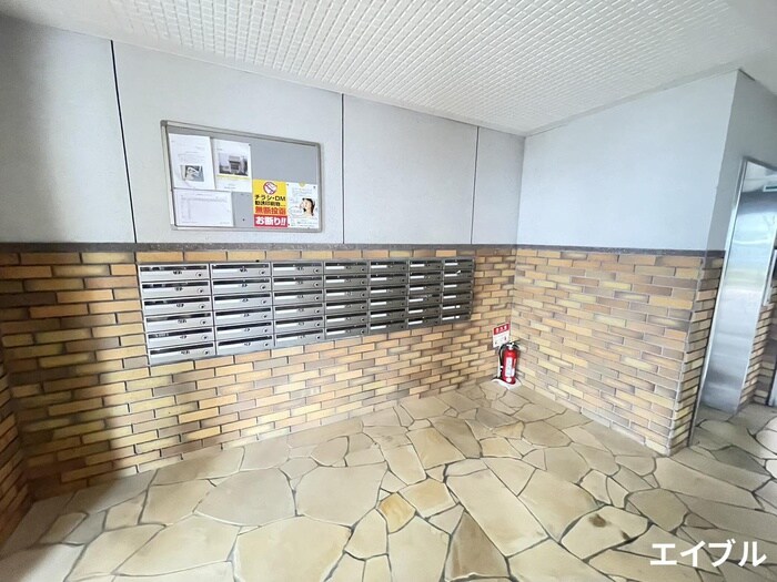 物件外観写真4　(エントランス部分)