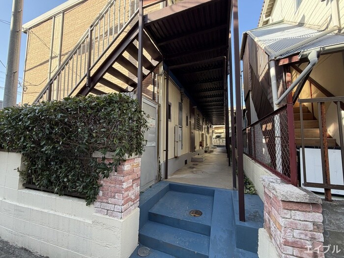 物件外観写真5　(エントランス部分)