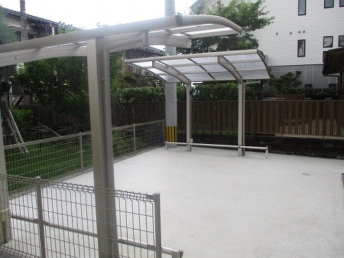 物件外観写真2　(駐輪場)