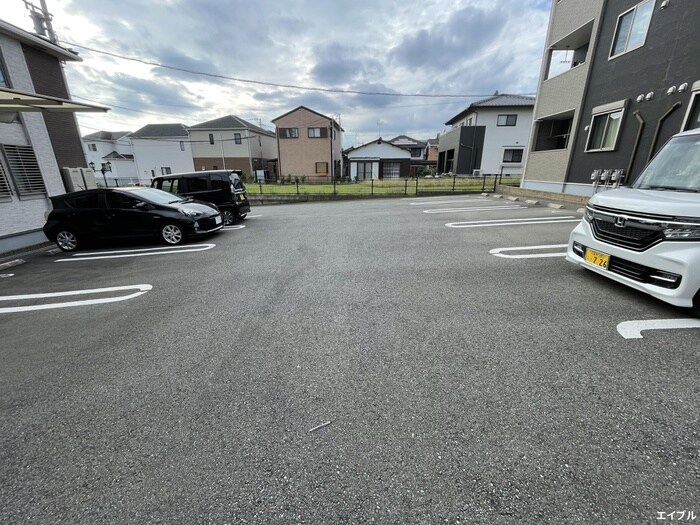 物件外観写真2　(駐車場)