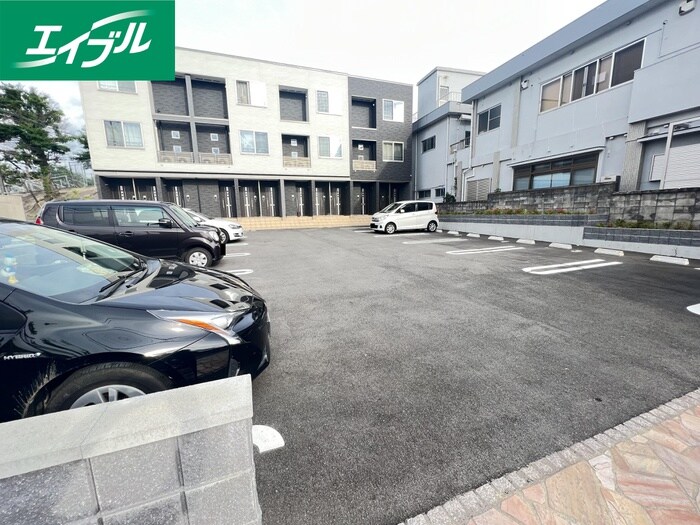物件外観写真2　(駐車場)