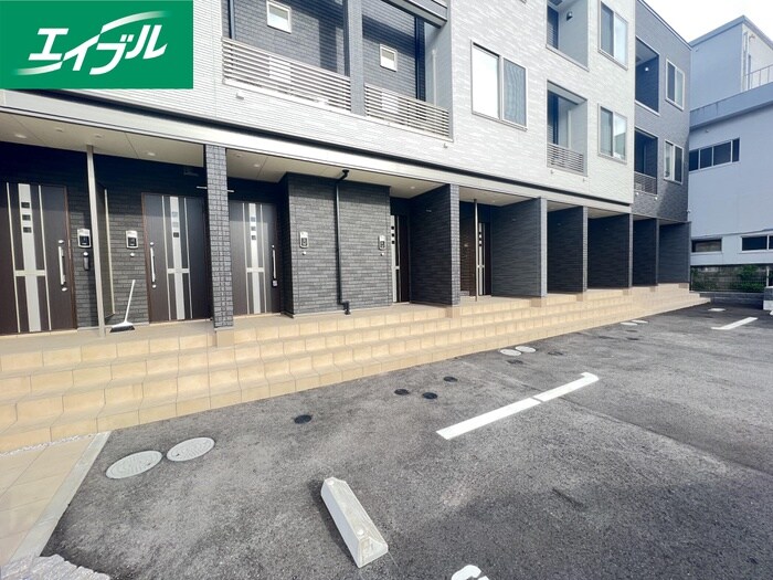 物件外観写真4　(エントランス部分)