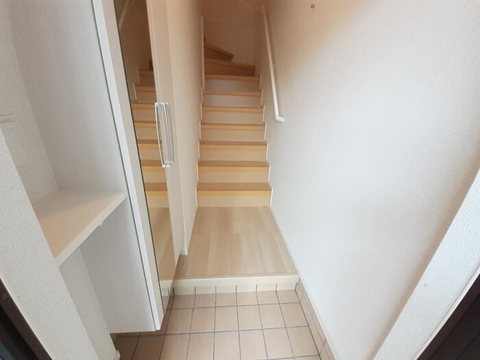 物件内観写真12　(玄関)
