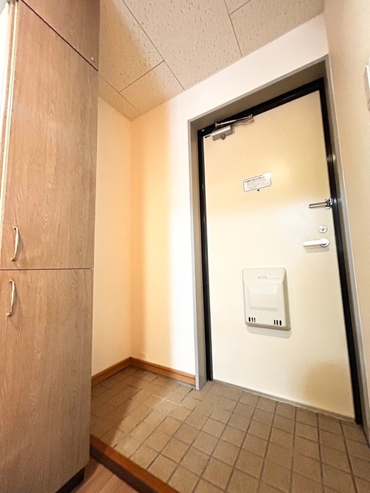 物件内観写真4　(玄関)