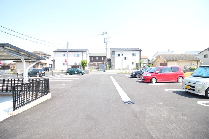 物件外観写真5　(駐車場)