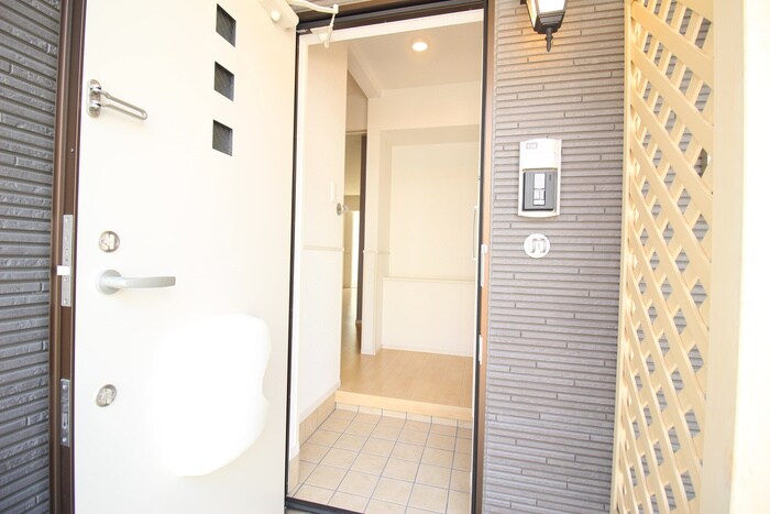 物件内観写真13　(玄関)