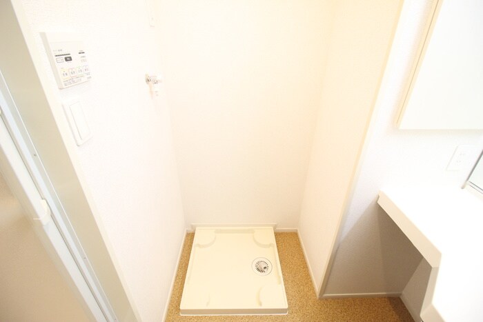 物件内観写真18　(洗濯機置場)