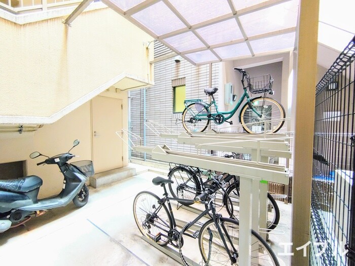 物件外観写真4　(駐輪場)