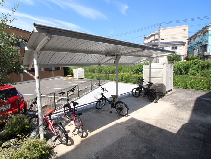物件外観写真3　(駐輪場)