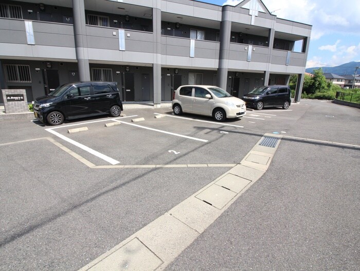 物件外観写真4　(駐車場)