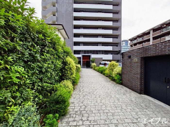 物件外観写真2　(エントランス部分)