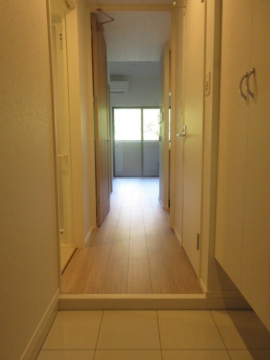 物件内観写真11　(玄関)