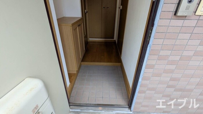 物件内観写真12　(玄関)